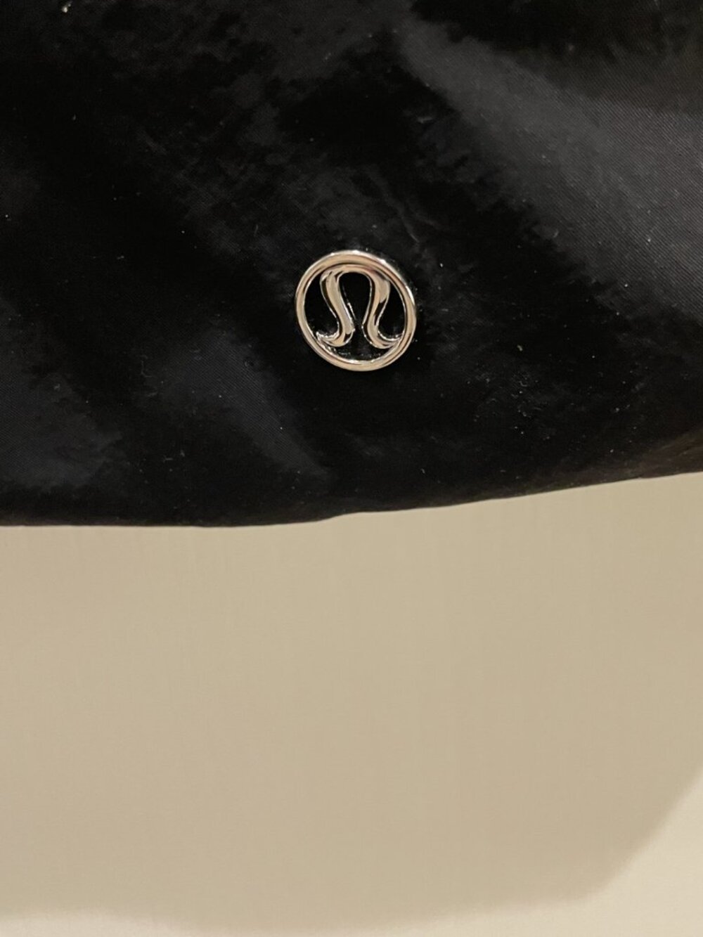 Lululemon Convertible Ruched Shoulder Strap or Crossbody Black Bag - Travel - Picture 4 of 5
